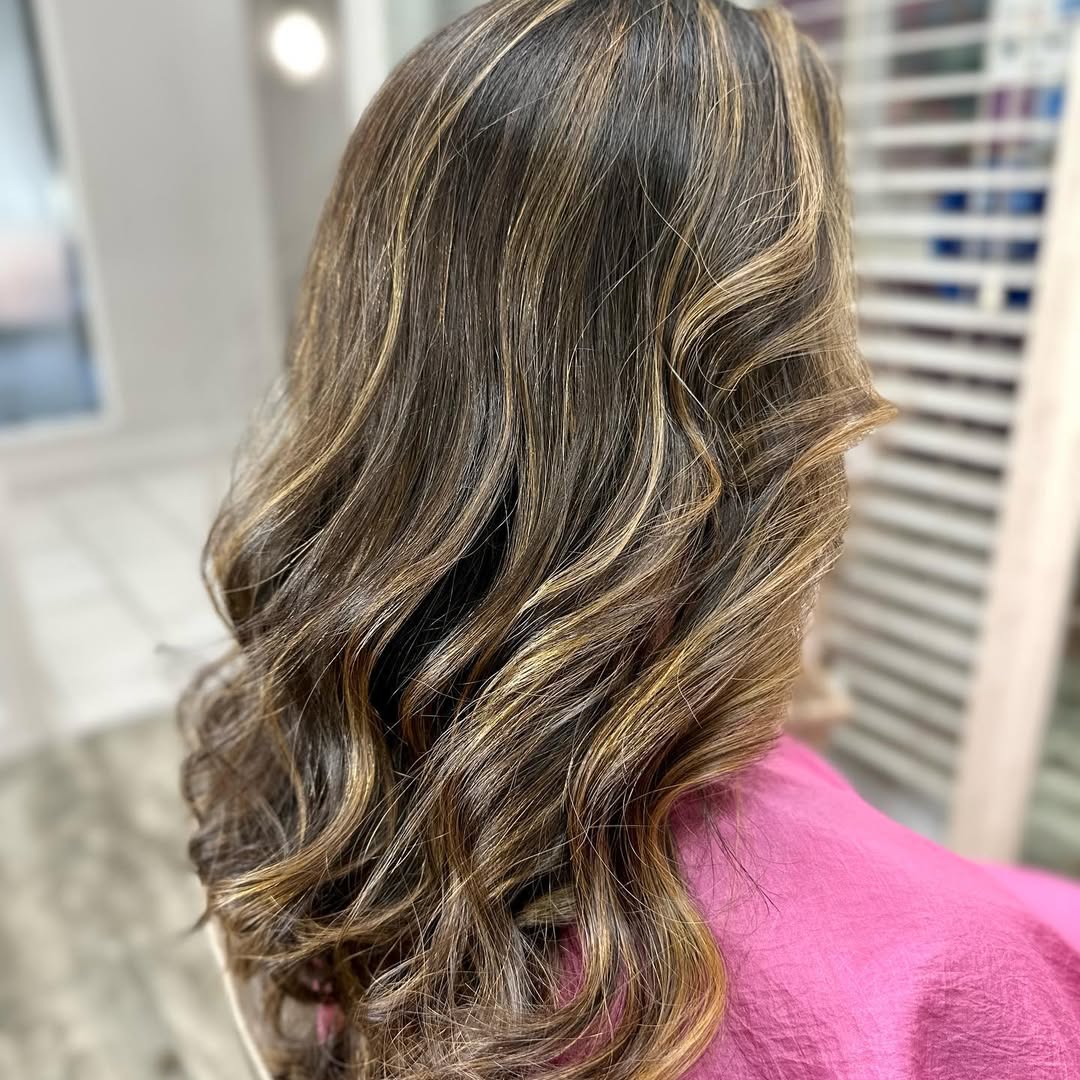 Highlighted waves by Portes Beauty