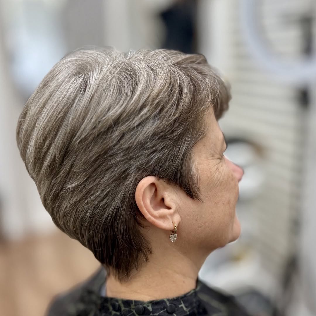Short gray haircut by Portes Beauty